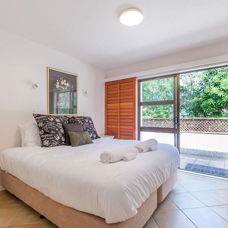 Onetangi Beach Apartments Extérieur photo