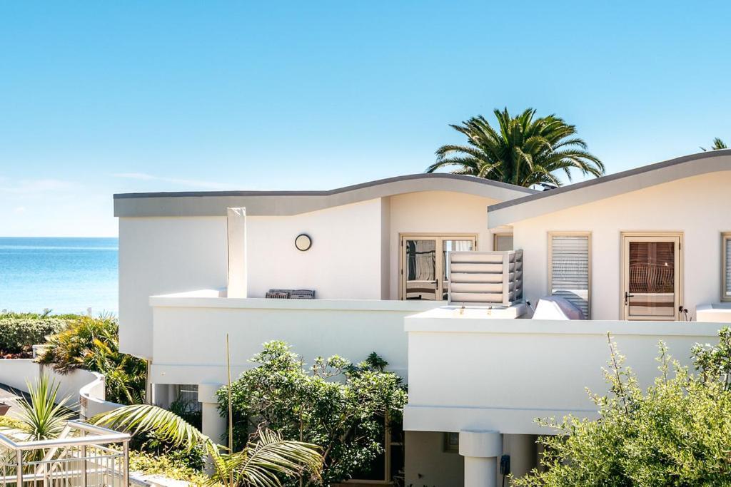 Onetangi Beach Apartments Extérieur photo
