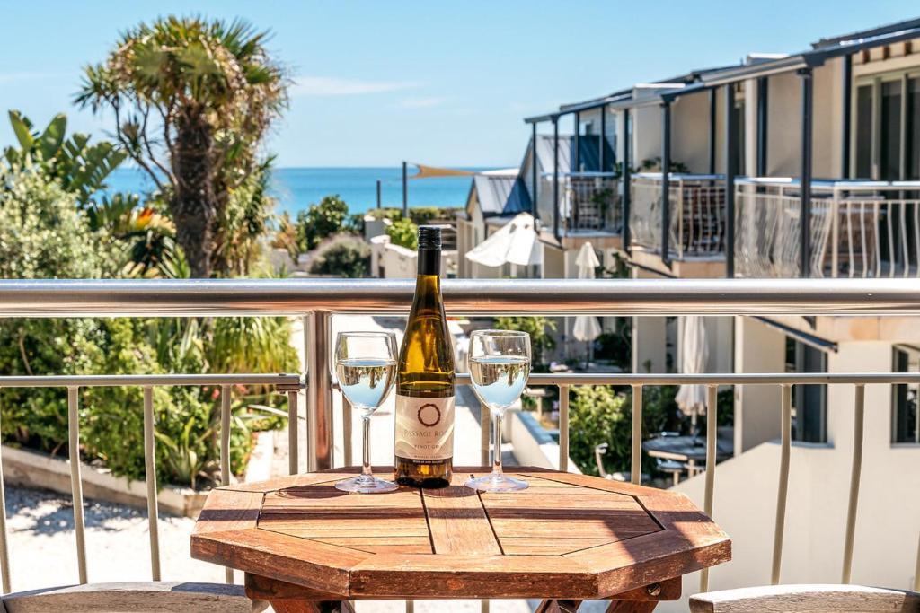 Onetangi Beach Apartments Extérieur photo