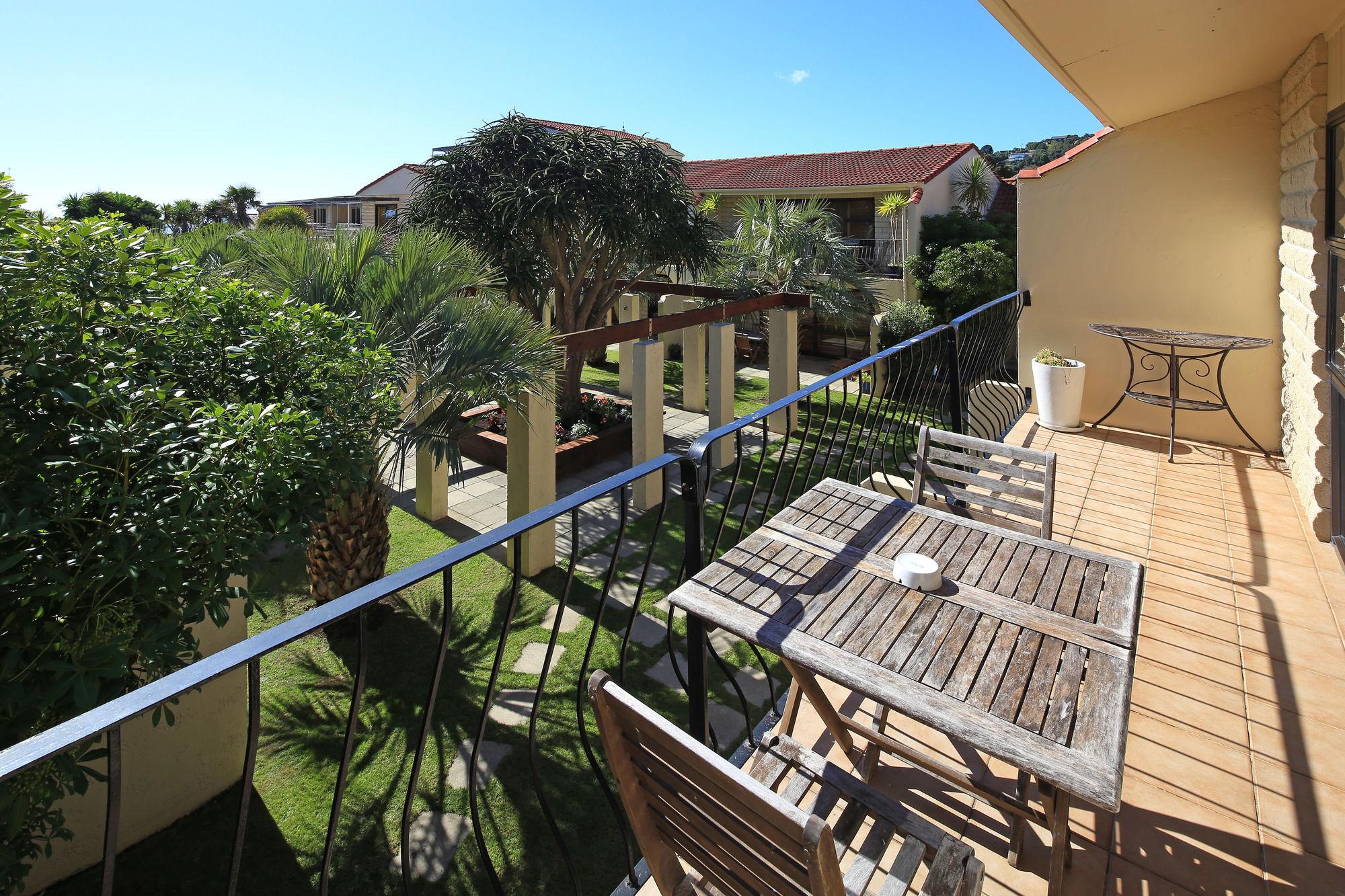 Onetangi Beach Apartments Extérieur photo