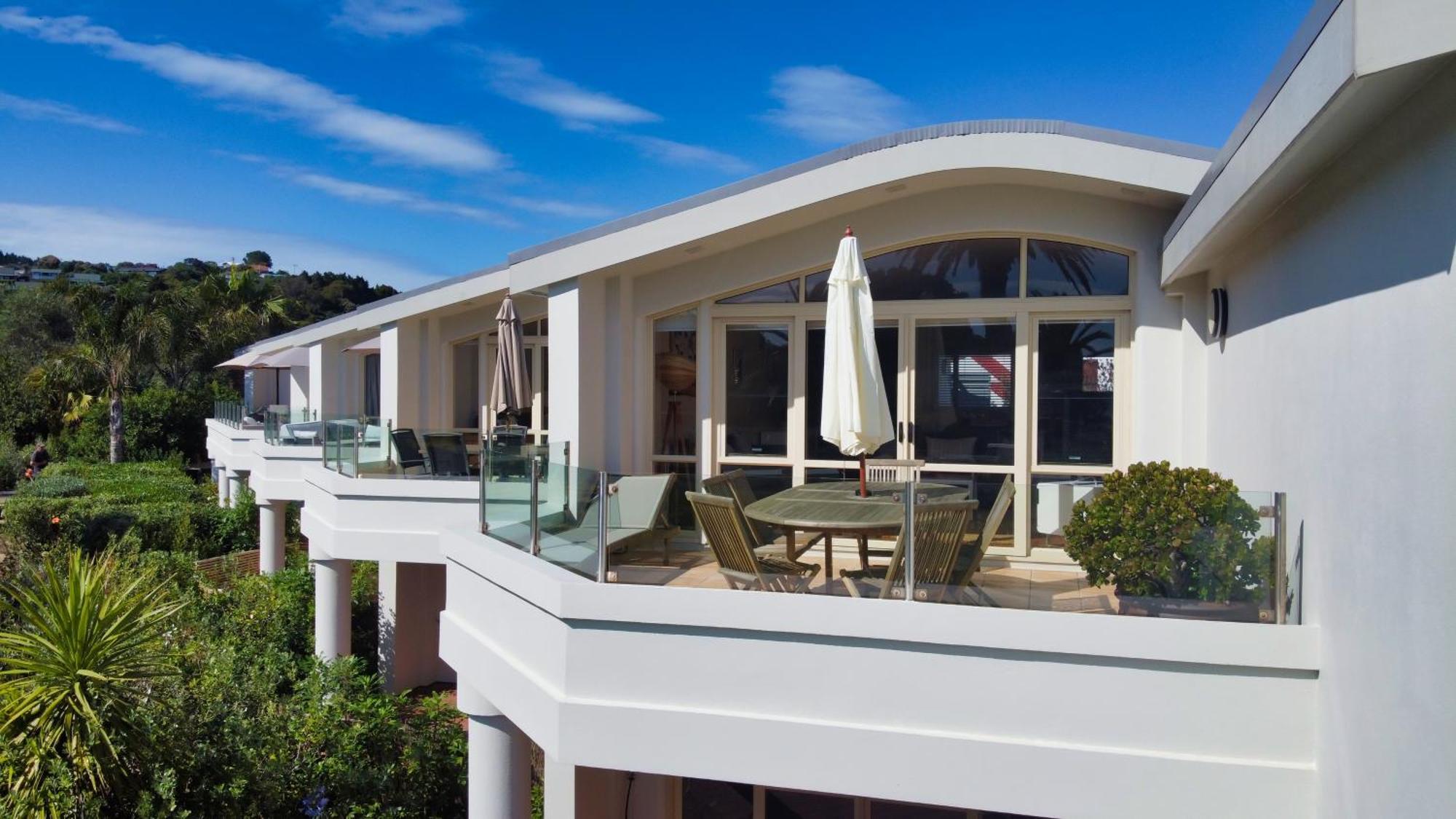 Onetangi Beach Apartments Extérieur photo