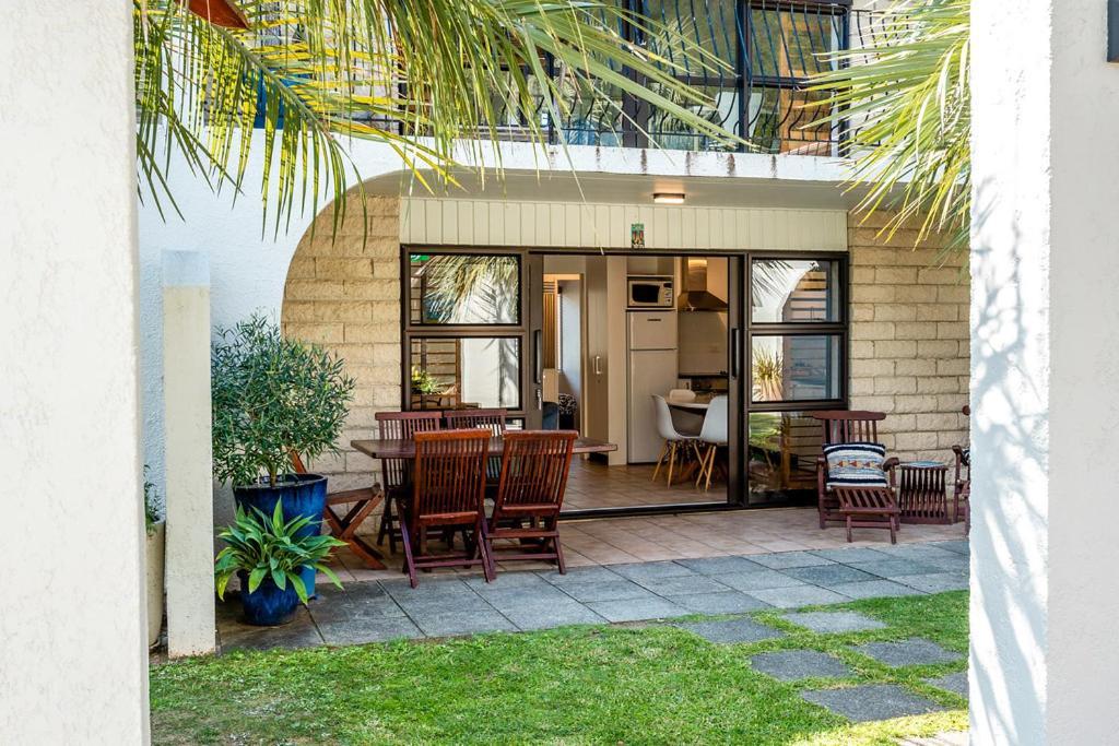 Onetangi Beach Apartments Extérieur photo