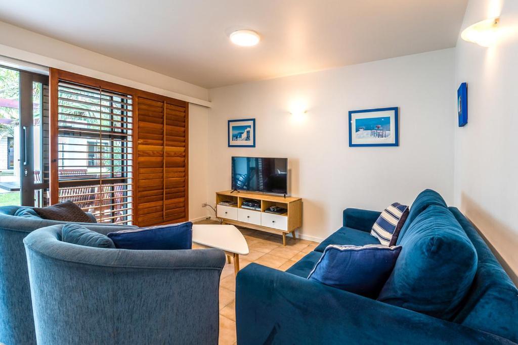 Onetangi Beach Apartments Extérieur photo