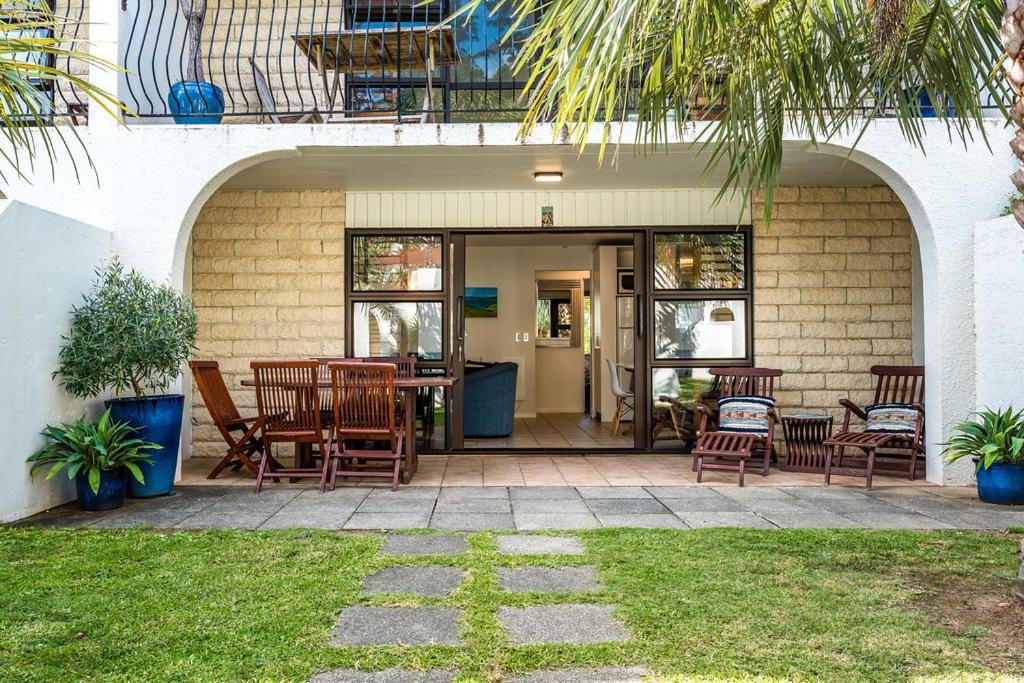 Onetangi Beach Apartments Extérieur photo