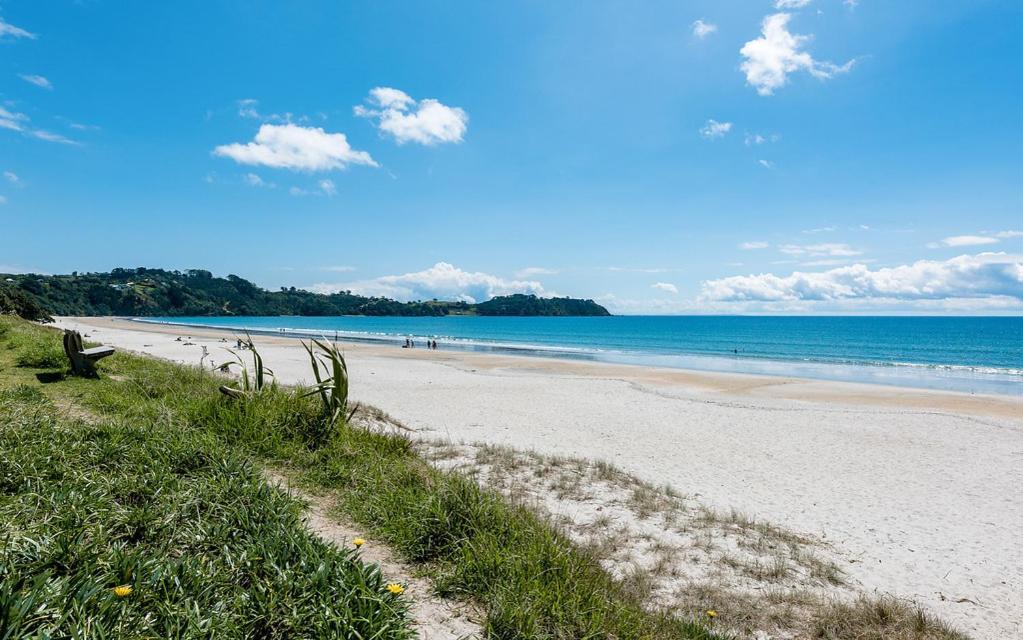 Onetangi Beach Apartments Extérieur photo