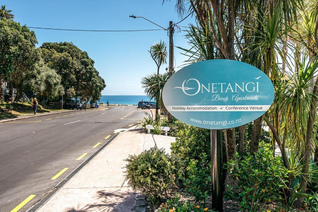 Onetangi Beach Apartments Extérieur photo