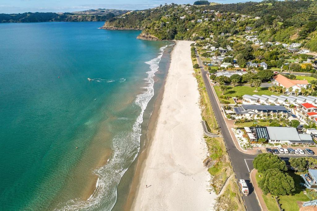 Onetangi Beach Apartments Extérieur photo