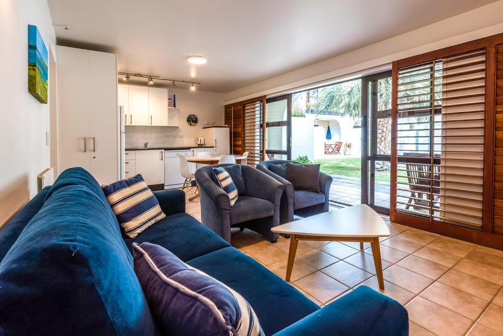 Onetangi Beach Apartments Extérieur photo