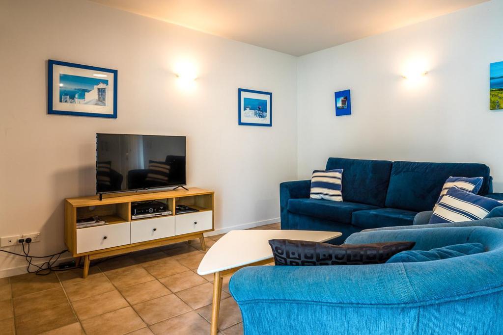Onetangi Beach Apartments Extérieur photo