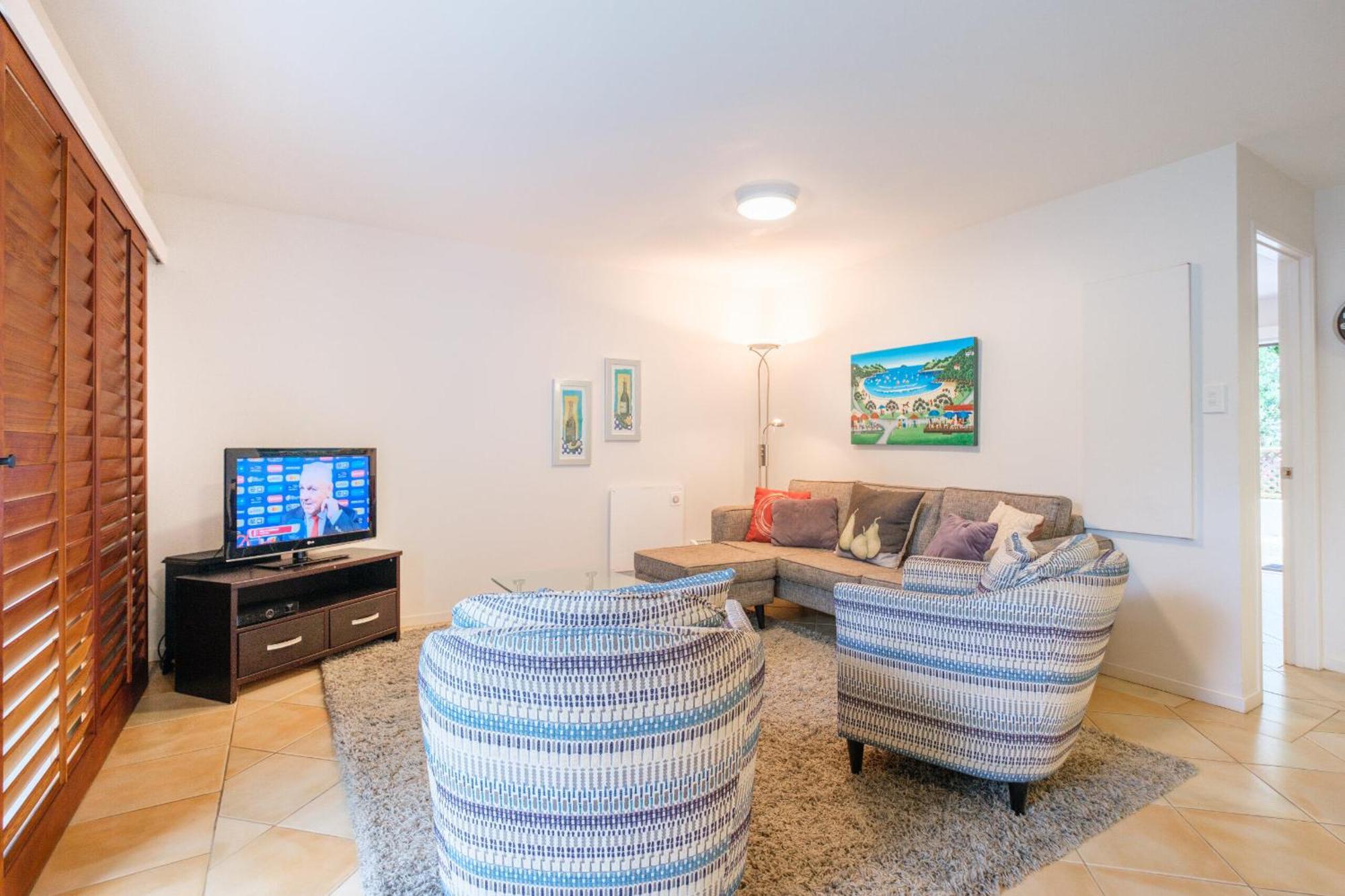 Onetangi Beach Apartments Extérieur photo