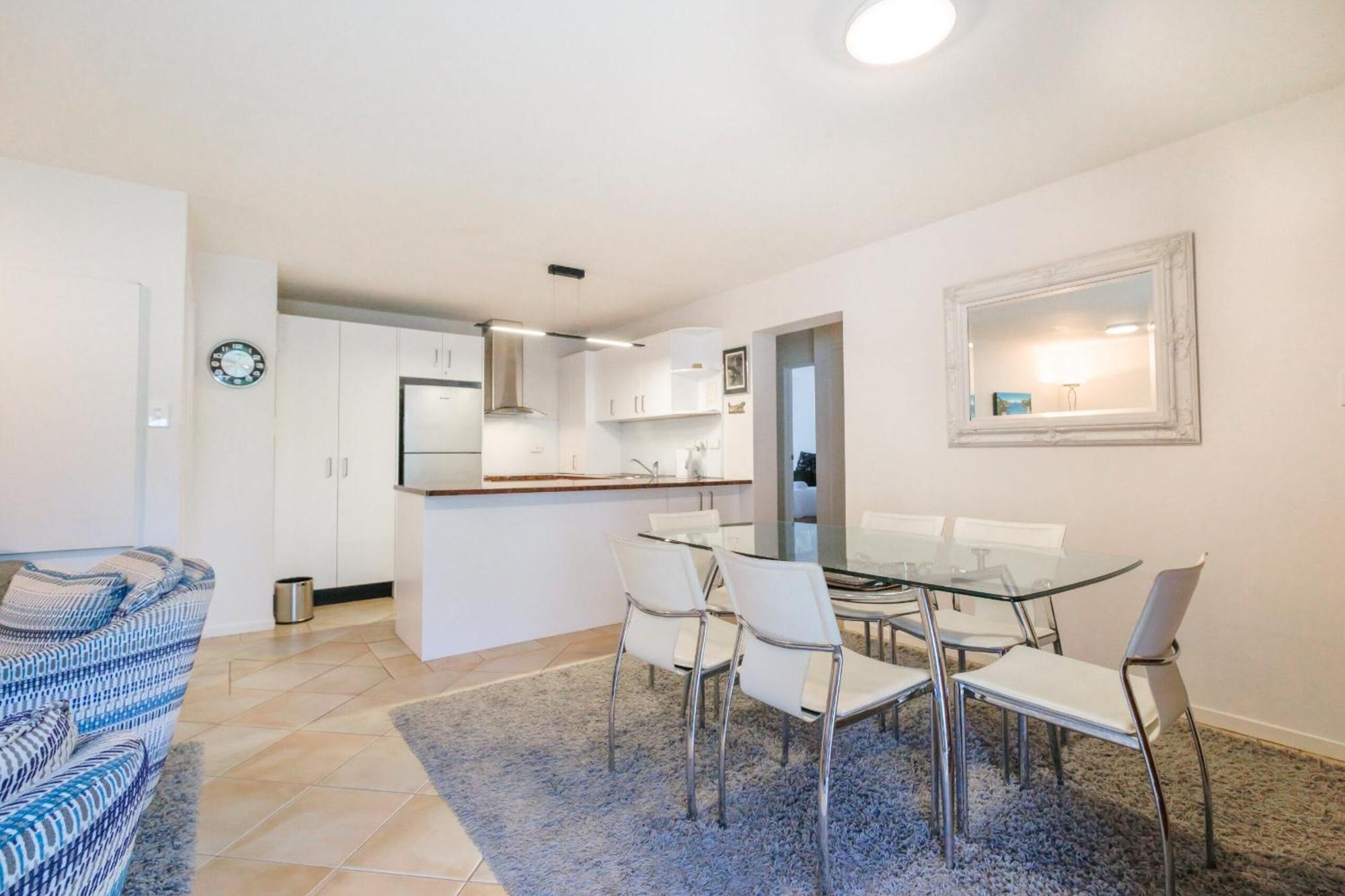Onetangi Beach Apartments Extérieur photo