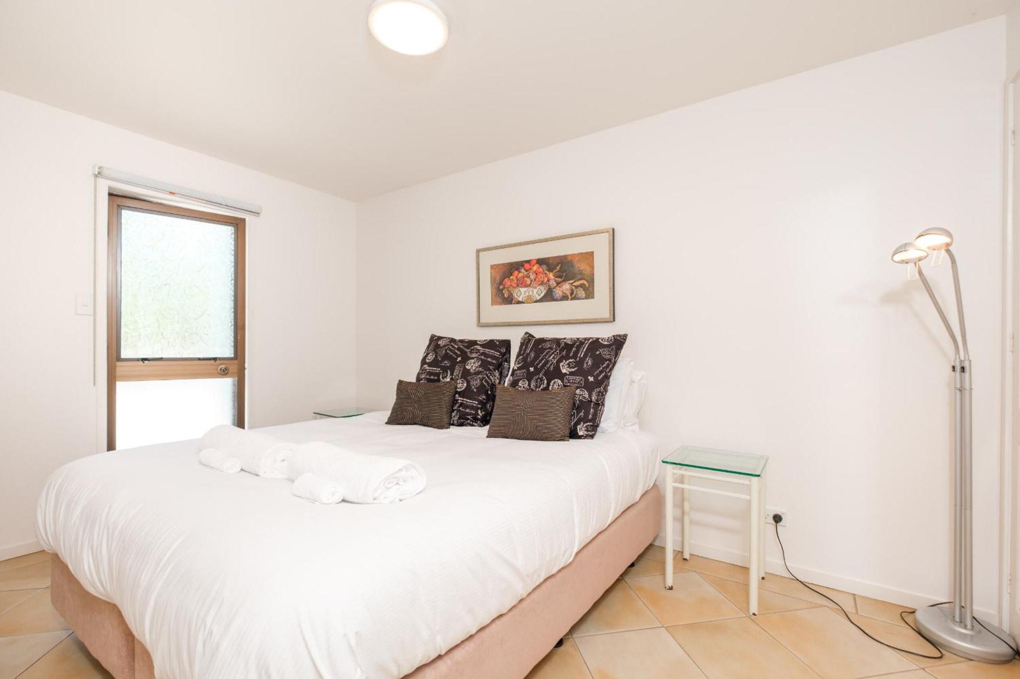 Onetangi Beach Apartments Extérieur photo