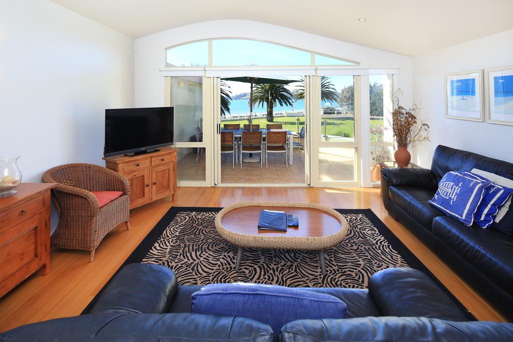 Onetangi Beach Apartments Extérieur photo