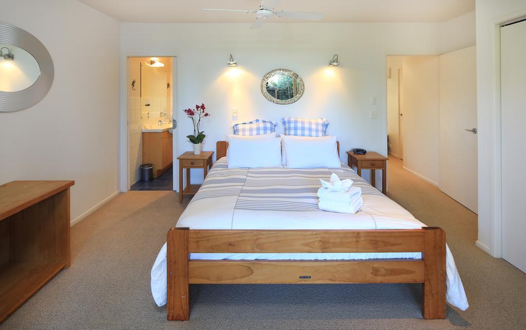 Onetangi Beach Apartments Extérieur photo