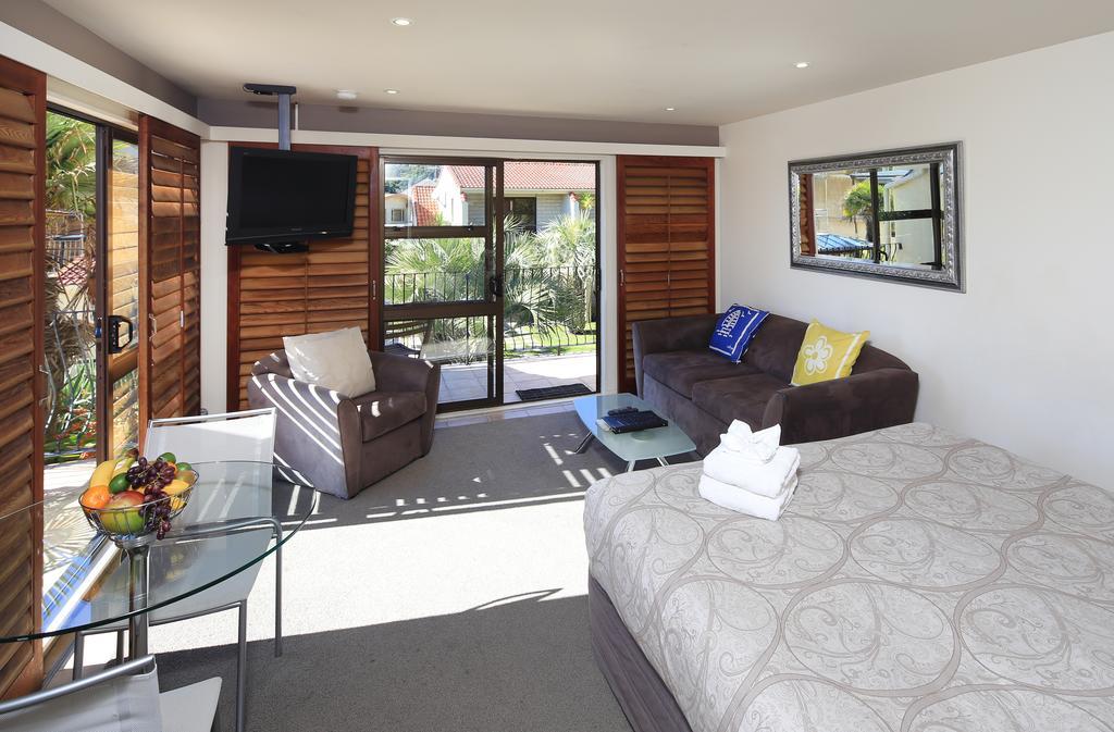 Onetangi Beach Apartments Extérieur photo