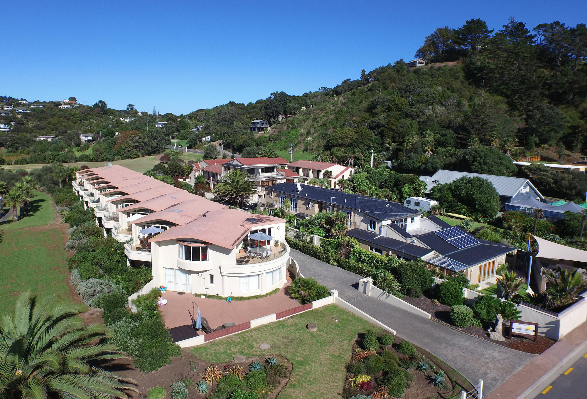 Onetangi Beach Apartments Extérieur photo